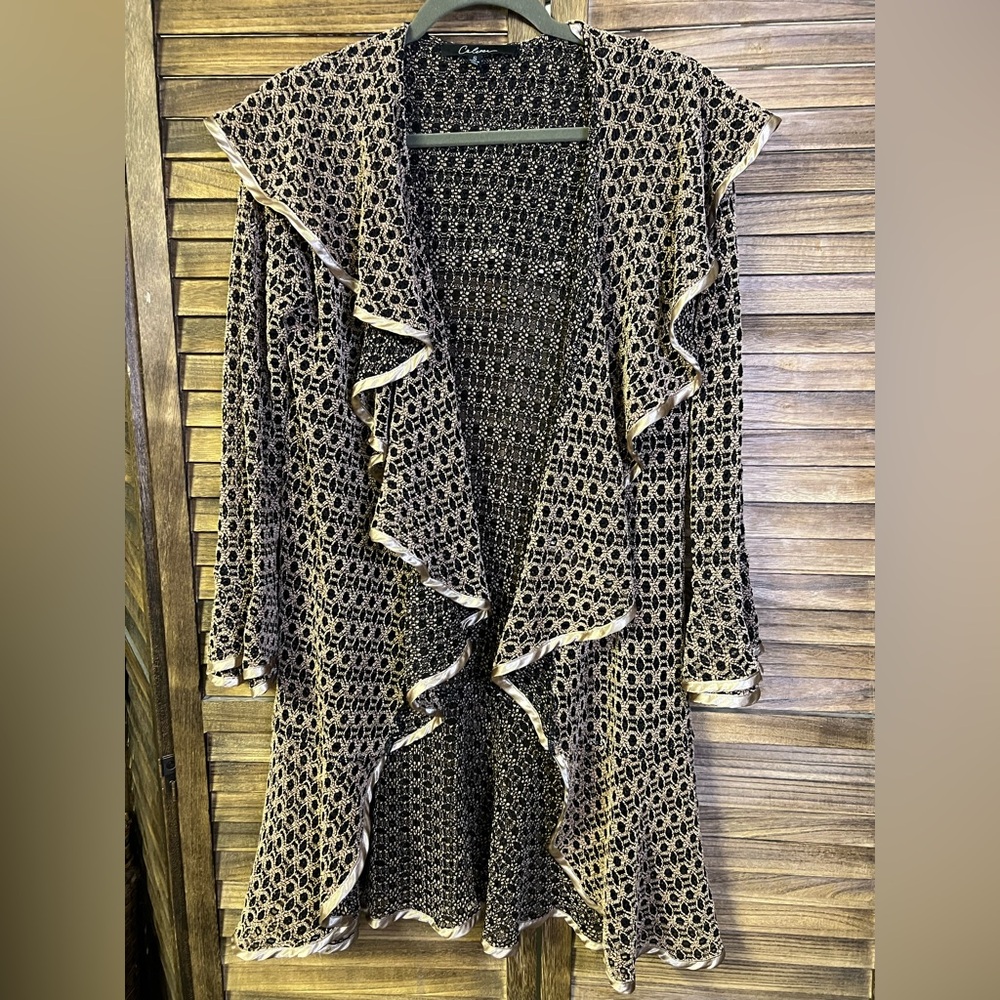 Calessa Ruffle Open Cardigan Elegant Black and Gold